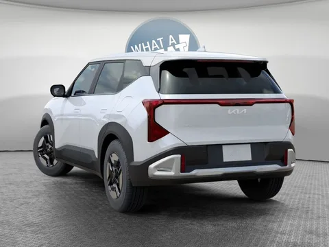 2027 Kia Seltos LX, photo 4