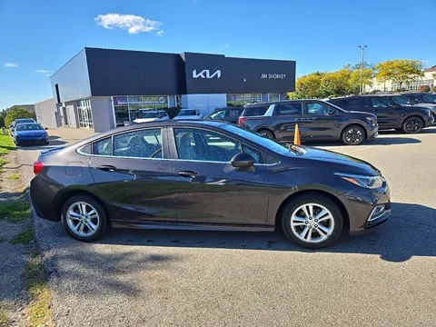 2017 Chevrolet Cruze LT, photo 2