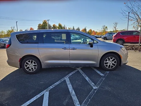 2017 Chrysler Pacifica LX, photo 2