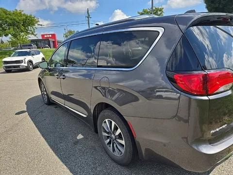 2020 Chrysler Pacifica Touring L Plus, photo 5