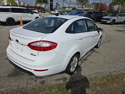 2016 Ford Fiesta SE, photo 3