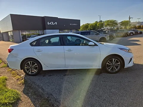 2023 Kia Forte LXS, photo 2