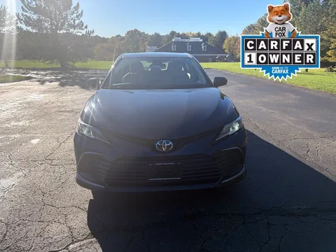 2021 Toyota Camry LE, photo 2