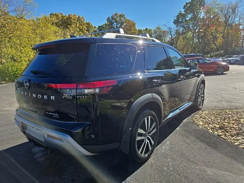 2024 Nissan Pathfinder Platinum, photo 3