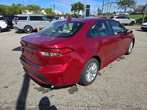 2022 Toyota Corolla LE, photo 3