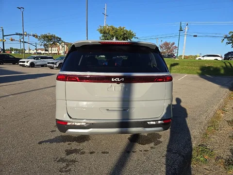2024 Kia Carnival EX, photo 4