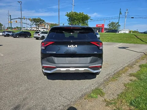 2023 Kia Sportage LX AWD, photo 4