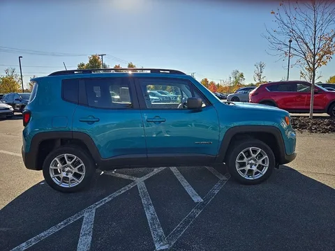 2022 Jeep Renegade Latitude, photo 2