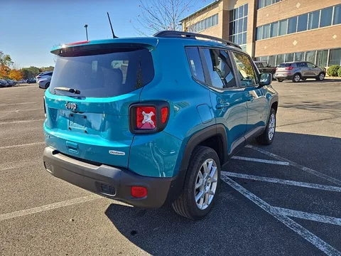 2022 Jeep Renegade Latitude, photo 3