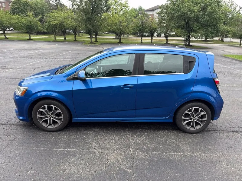 2017 Chevrolet Sonic LT, photo 3