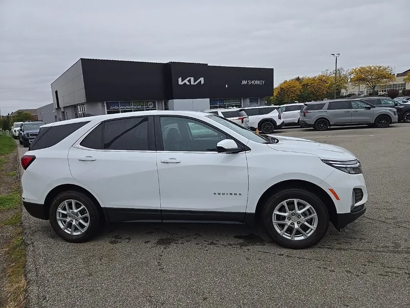 2024 Chevrolet Equinox LT, photo 2
