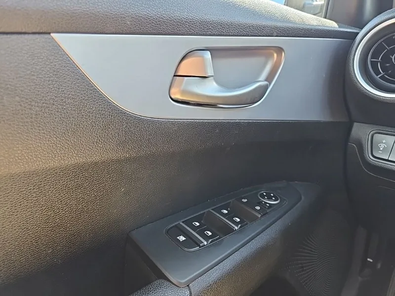 2023 Kia Forte LXS, photo 17
