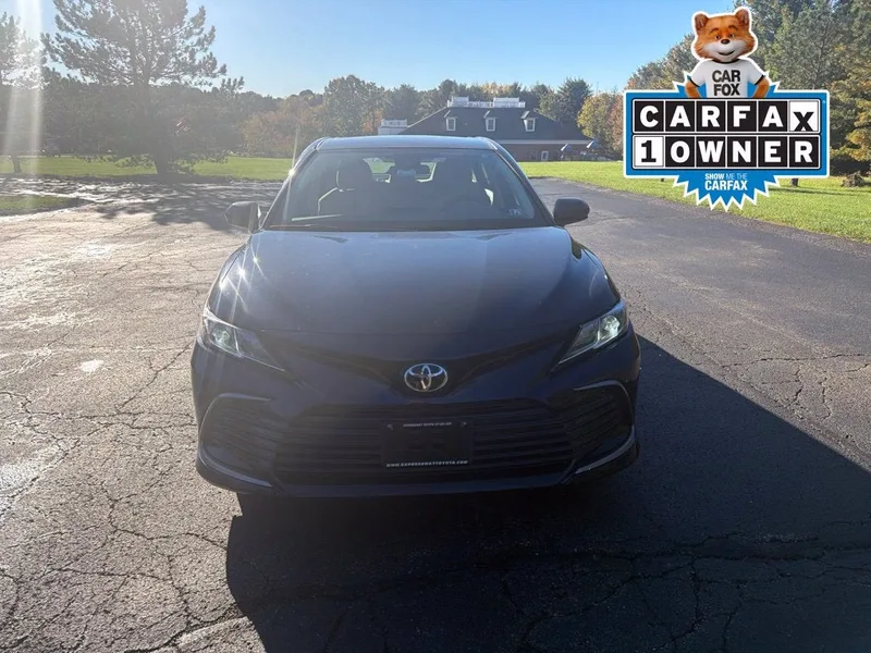 2021 Toyota Camry LE, photo 2