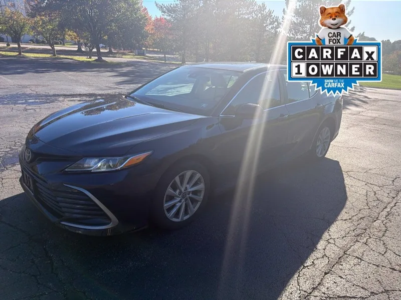 2021 Toyota Camry LE, photo 3