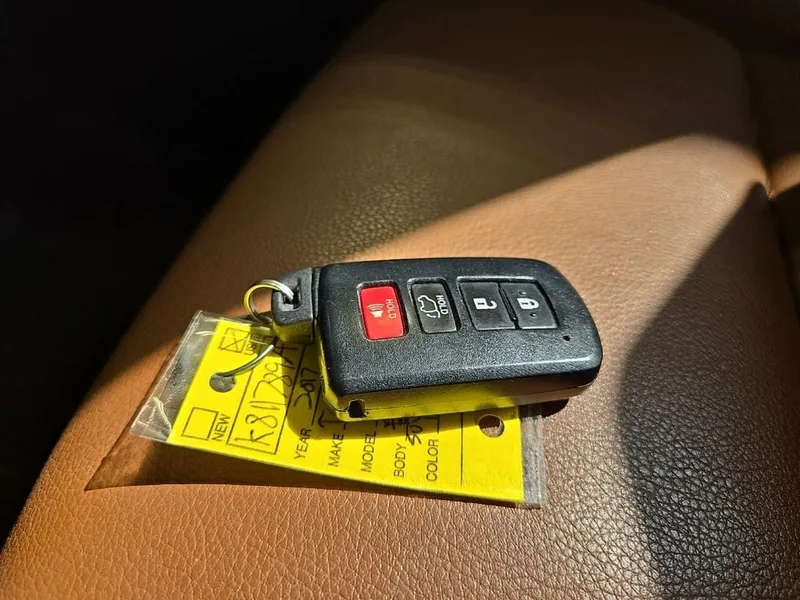 2017 Toyota RAV4 Hybrid Limited AWD, photo 13