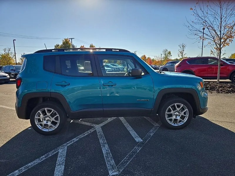 2022 Jeep Renegade Latitude, photo 2